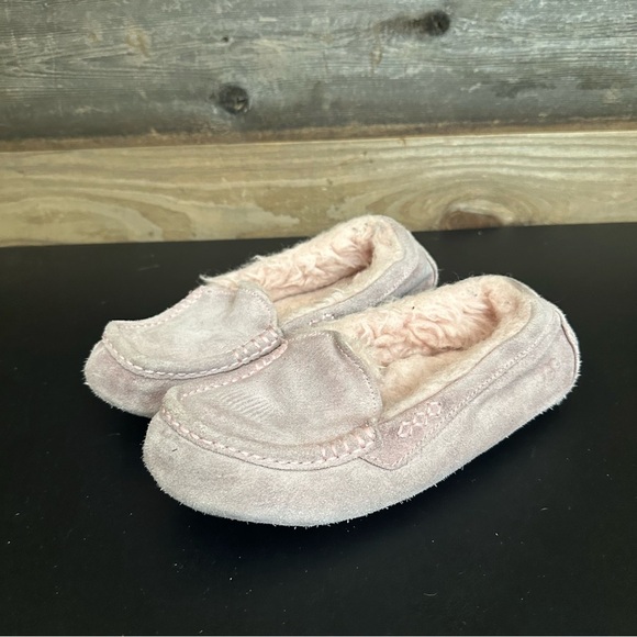 UGG Ansley Women’s Light Pink Suede Sherpa Lined Slipper Pink 7 Mocassins - Picture 1 of 10